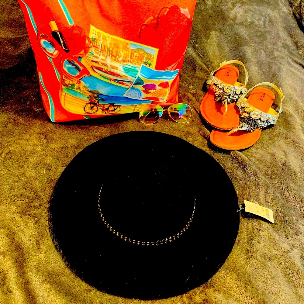 NWT Women’s Wide Brim W Silver Studs Fashion Hat
